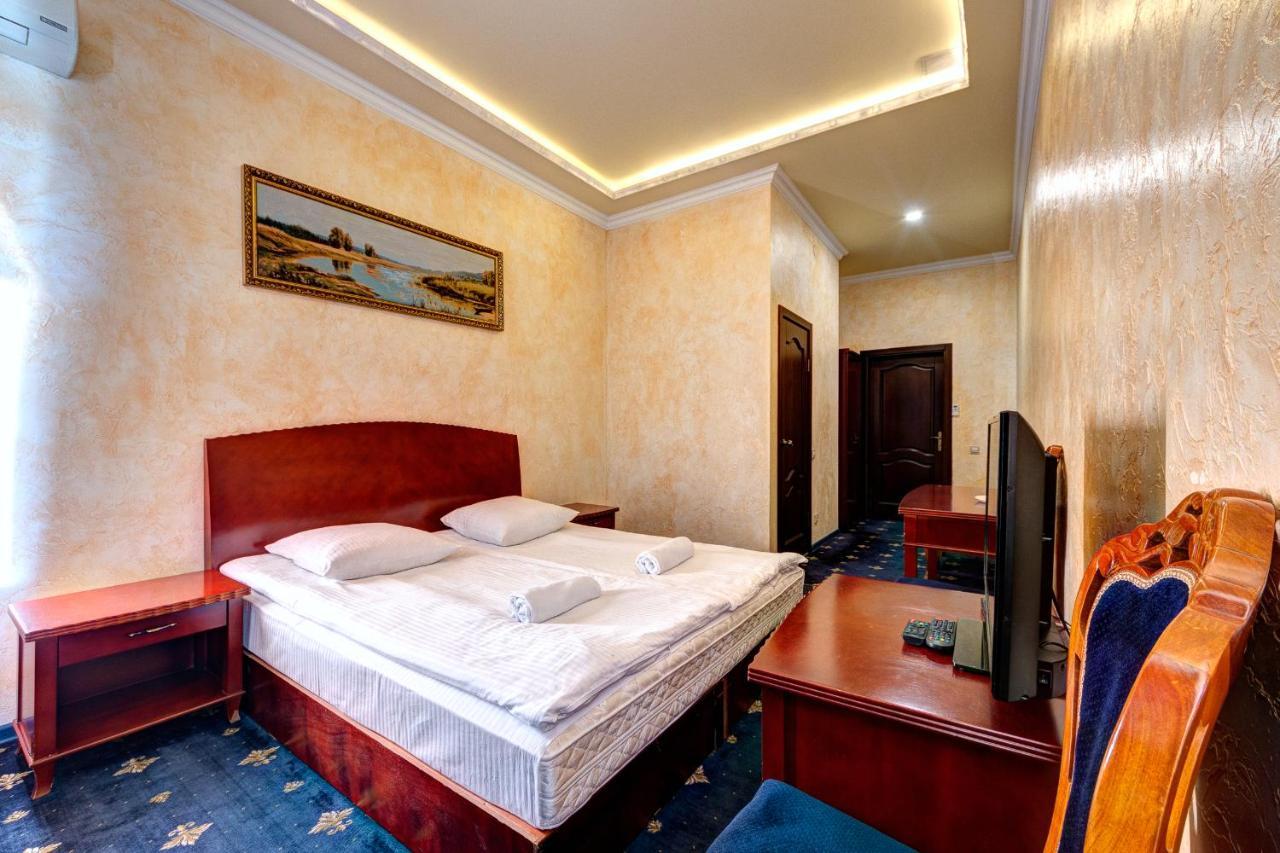 Hotel Kiev Lomakin Extérieur photo