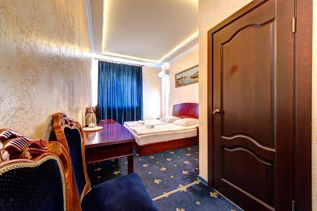 Hotel Kiev Lomakin Extérieur photo
