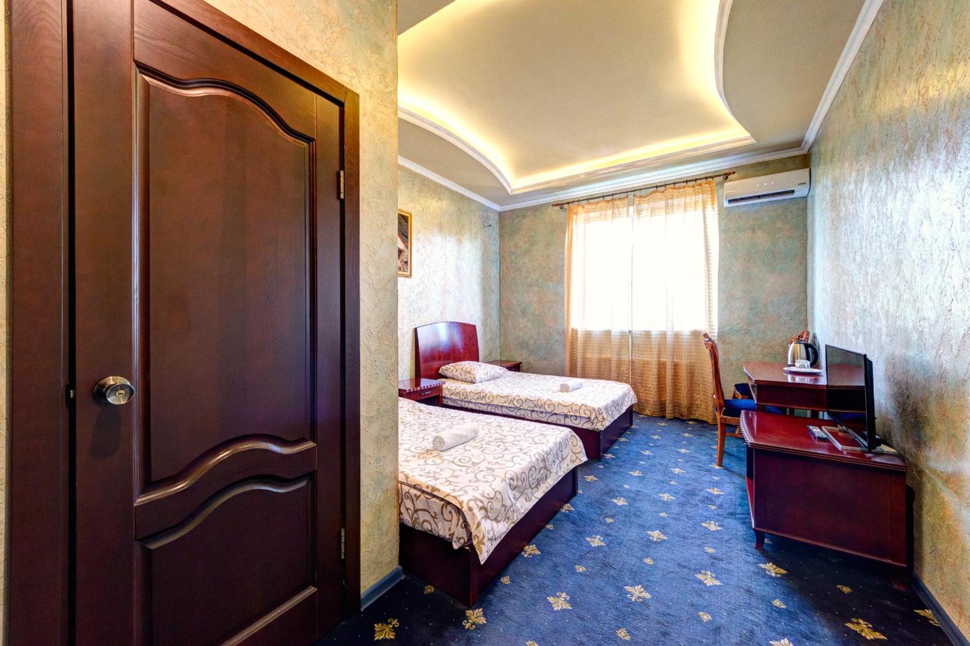 Hotel Kiev Lomakin Extérieur photo